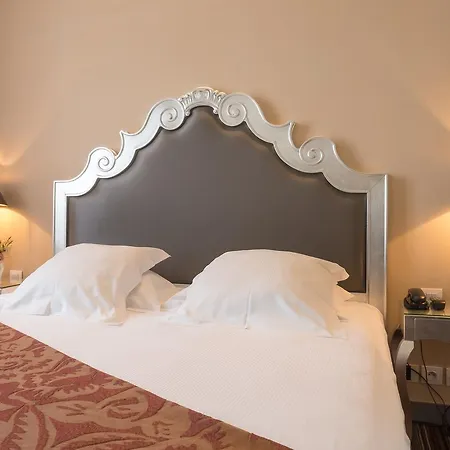 81 Hotell 3*