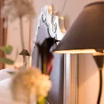 Hotel 81