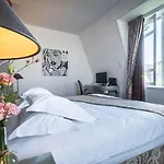 Hotel 81
