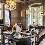 Hotel 81