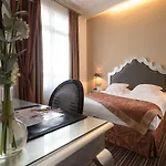 81 Hotel