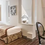 81 Hotel