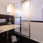 Hotel 81