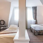 81 Hotel