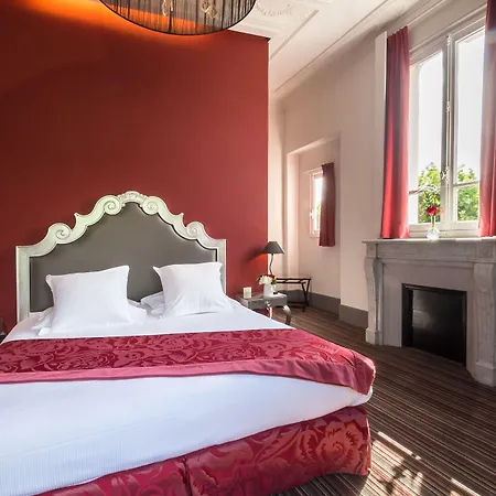 מלון 81 דוביל