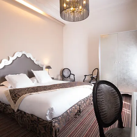 מלון 81 דוביל