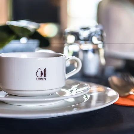 מלון 81 דוביל