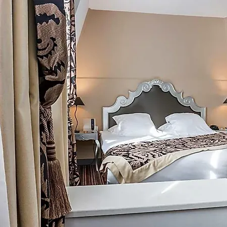81 Hotel 3*
