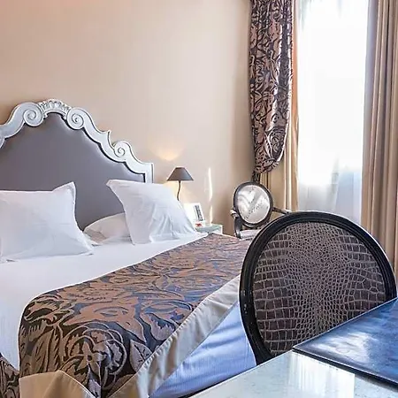 81 Hotel 3*