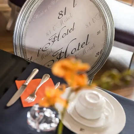 מלון 81 דוביל